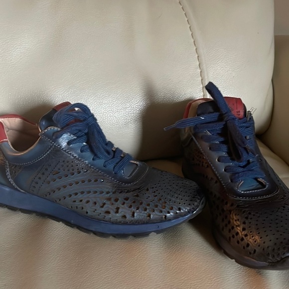 Worn once size 8 L’artiste spring step all leather sneakers but too short on me - Picture 1 of 2